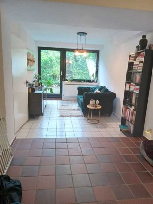 Gepflegte,  2-Raum-Wohnung mit Einbauküche u. Terrasse