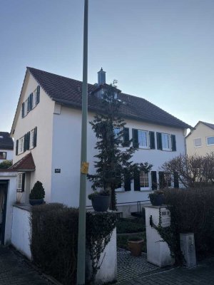 Attraktive Objektbeschreibung – Zweifamilienhaus in Gerlingen