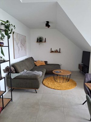 Neuwertige 3-Zimmer DG-Wohnung mit Balkon in Stockstadt am Main