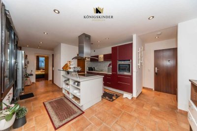 Modernisierte 4-Zimmer-Wohnung mit Panoramablick von 3 Balkonen
