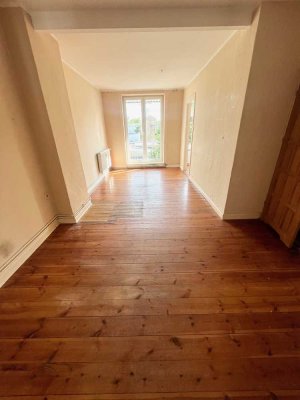 2-Raumwohnung in der KTV mit Dielenboden, Duschbad und Balkon...!!!