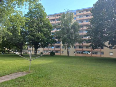 Ohne Makler: Erstbezug nach Sanierung mit Balkon: Modernisierte 3-Raum-Wohnung in München Aubing
