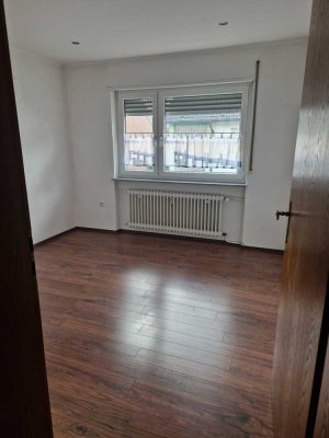 Schöne 2-Zimmer-Wohnung mit gehobener Innenausstattung mit Balkon und Einbauküche in Ketsch