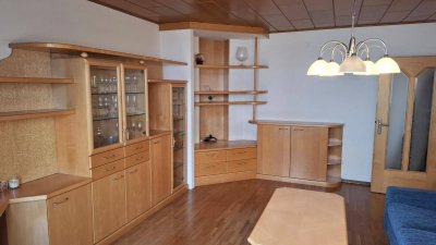 Bezugsfertig und komplett möbliert mit Loggia im EG