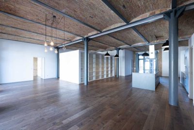 Einzigartiges 240 m² Altbau-Loft am Mariannenplatz – 3 SZ, Balkon, Aufzug & Parkplatz