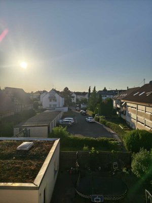 Helle 2,5-Zimmer-Maisonette-Wohnung mit Einbauküche, Stellplatz und guter Anbindung in S-Möhringen