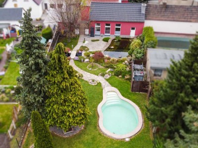 Wohnen mit Wohlfühlfaktor – Haus mit Garten, Pool und Garage