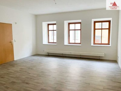Wohnen direkt im Zentrum von Annaberg: Erdgeschosswohnung mit Einbauküche!