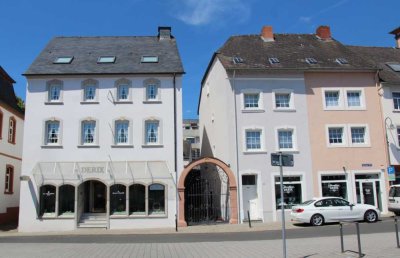 TOPPREIS - 2 attraktive Wohn- & Geschäftshäuser & große Halle