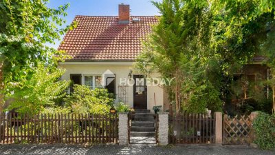 Attraktive DHH mit Pool, Terrasse, Garage & Gartenidyll in Babelsberg Nord – Verkauf mit Rückmiete