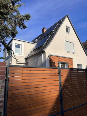 Frisch renoviertes Einfamilienhaus mit großem Garten