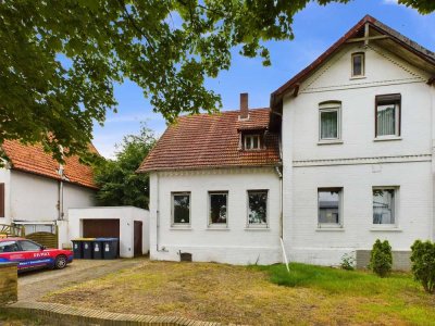 Handwerkerhaushälfte mit Potential - großes Grundstück, ländliche Lage