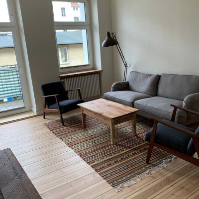 Befristet 6 Monate - stilvolle, sanierte 2-Zimmer-Wohnung mit Balkon und EBK in Berlin