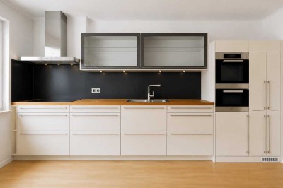 Zwischen Grüneburgpark und Opernplatz: Elegante Wohnung mit Potenzial zur  Drei-Zimmer-Wohnung