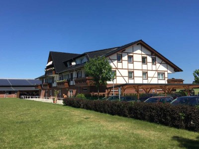 2-Zi.-WHG mit großem Sonnendeck und unverbaubarem Grünblick sowie energieeffizienter Erdwärme