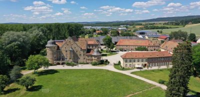 Repräsentative Orangerie: Wohnen am Schloss mit Jagdmöglichkeit