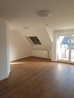 Exklusive 2-Raum-DG-Wohnung mit Einbauküche in Schönefeld