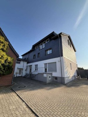 WOB-Neuhaus: Moderne und helle 2-Zimmer-Wohnung inkl. Einbauküche, Balkon und PKW-Stellplatz