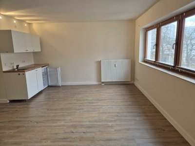 GERÄUMIGE WOHNUNG MIT EINBAUKÜCHE IM NEUBAU, LIFT!