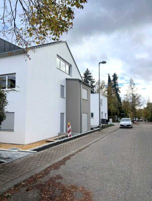 Ruhige und sonnige 3,5-Zimmer-Wohnung, sehr schön und hochwertig ausgestattet!