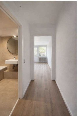 Frisch renovierte 3-Zimmer-Wohnung mit  Wohnküche, Balkon & Aufzug in bester Lage Düsseldorf-Bilk