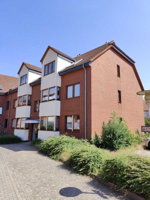 Attraktive 2-Zimmer-Dachgeschosswohnung, saniert, mit Einbauküche und Burgblick in Oebisfelde