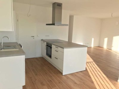 Helle 3,5 Zi.-Obergeschoss-Wohnung mit Einbauküche, TG-Stellplatz und Aufzug in Weinsberg