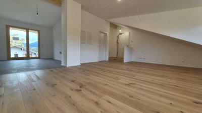 Neubau-Erstbezug: Purer Luxus, Penthouse mit atemberaubenden Gauben & Balkon traumhaftem Kaiserblick
