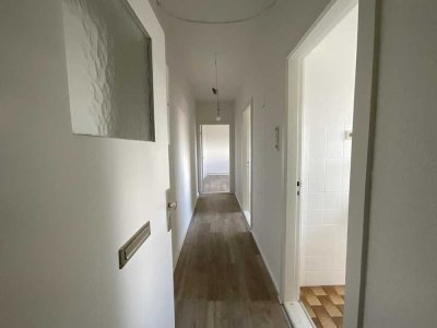 Helle 2 Zimmer-Dachgeschosswohnung zentral in Bremerhaven