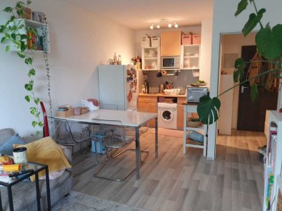 Anfragestopp! 2-Zimmer, Küche, Bad, Balkon. Sicht auf Park und Bäume. Köln Zollstock