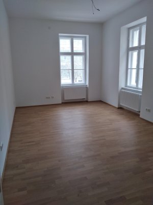 650 € - schönes großes Zimmer zu vermieten in 2 Zimmerwohnung (60m²)