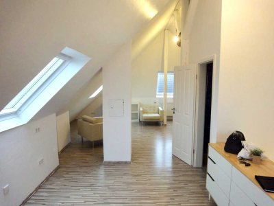 1-Zimmer Dachgeschosswohnung in Zuffenhausen mit EBK