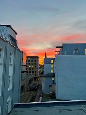 WG-geeignete 105qm Penthouse-Wohnung mit 4 SZ, Einbauküche, Terrasse, ideal für junge Menschen