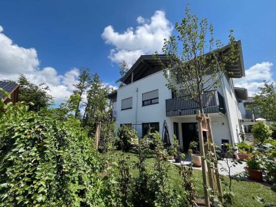 Geschmackvolle 3-Zi-Gartenwohnung mit gehobener Innenausstattung mit EBK in Bad Endorf