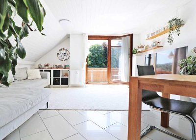 Himmelhochweit wohnen: Dachgeschosswohnung mit Blick ins Grüne, Ruhe und Raum für Ihre Ideen