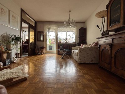 Helle, ruhige, zentrale 66-qm Wohnung mit Balkon verglast