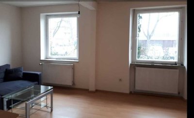 gepflegte 2-Zimmer-Wohnung mit EBK  und Möbel
