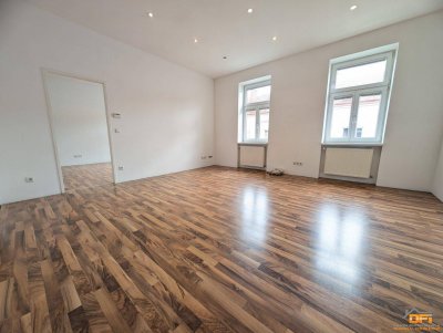 ALTBAUJUWEL: Großzügig geschnittene 2-Zimmer Wohnung mit Balkon und Klimaanlage in ruhiger Wohnlage