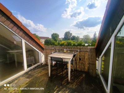 Sonnige, schöne 2,5 Zi. Terrassen-Wohnung mit separater Wohnküche, Dachboden, Allg. Stellplätze