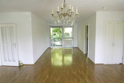 Helle 4-Zimmer-Wohnung mit Garten, Balkon & Stellplatz in Fürth
