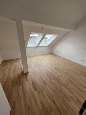 ++ Neuwertige 3 Zi. Whg mit Dachterrasse und Parkettboden ++