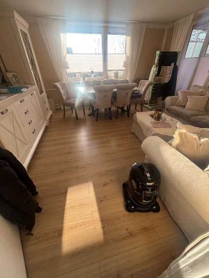 Nachmieter gesucht für helle, moderne 2 Zimmerwohnung zzgl. 2 halben Zimmern zum 01.04.2026!