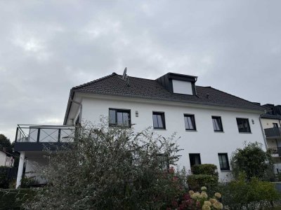 Exklusive, geräumige und neuwertige 2-Zimmer-Wohnung mit Balkon und Einbauküche in Traunstein