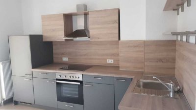 Schick sanierter Altbau, Einbauküche mit Spüler, Bad mit Möbeln , Holzfenster , Laminat und Fliesen