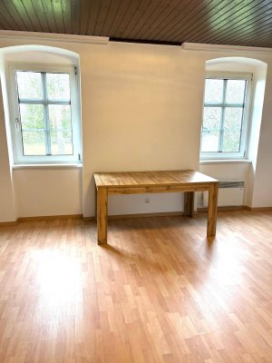 Ruheoase am Fuße der Rosalia mit Grünblick und Terrasse: 2 Zimmer Erdgeschosswohnung