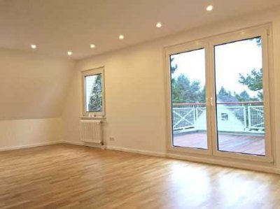 Lichtdurchflutete  Maisonette-Wohnung mit Balkon im Dachgeschoss in schöner Stadtvilla