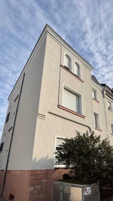 Saniertes Renditeobjekt mit 4 Wohneinheiten in zentraler Lage