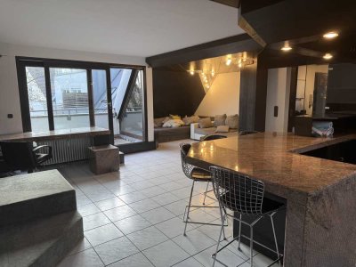 Exklusive möblierte 87 qm Dachgeschosswohnung mit Garage und Terrasse / 2,5-Zimmer in Ulms Oststadt