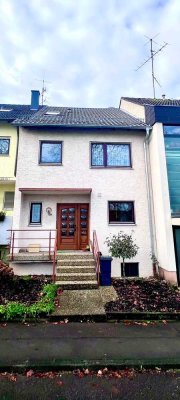 Solides Reihen-Mittelhaus mit Dachstudio in Schwaikheim