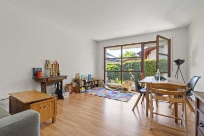 AUF DER SONNENSEITE: Attraktive 2-Zimmer-Wohnung mit sonniger Terrasse und Außenstellplatz